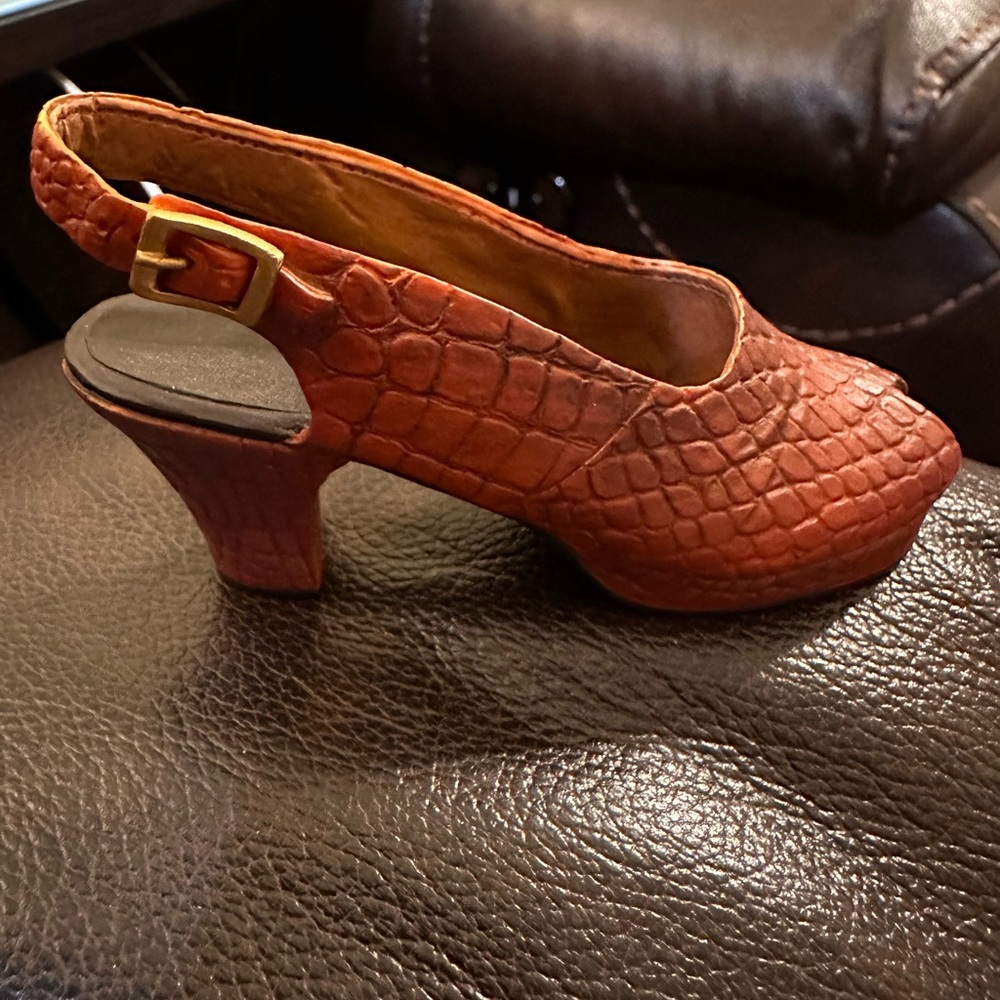 Just The Right Shoe - Raine/Willits Designs
